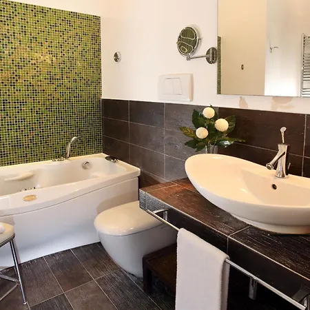 מלון Vivaldi Luxury 3*