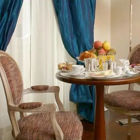 Vivaldi Luxury מלון